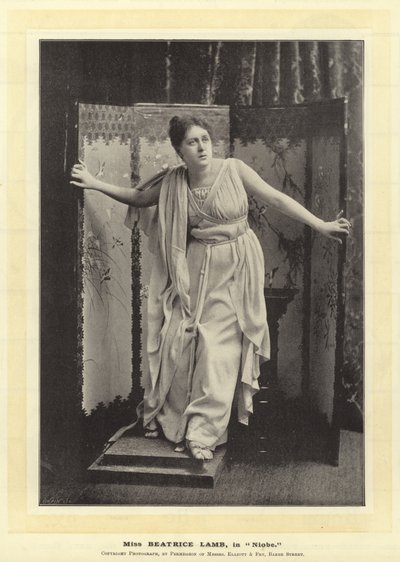 Miss Beatrice Lamb in Niobe von English Photographer